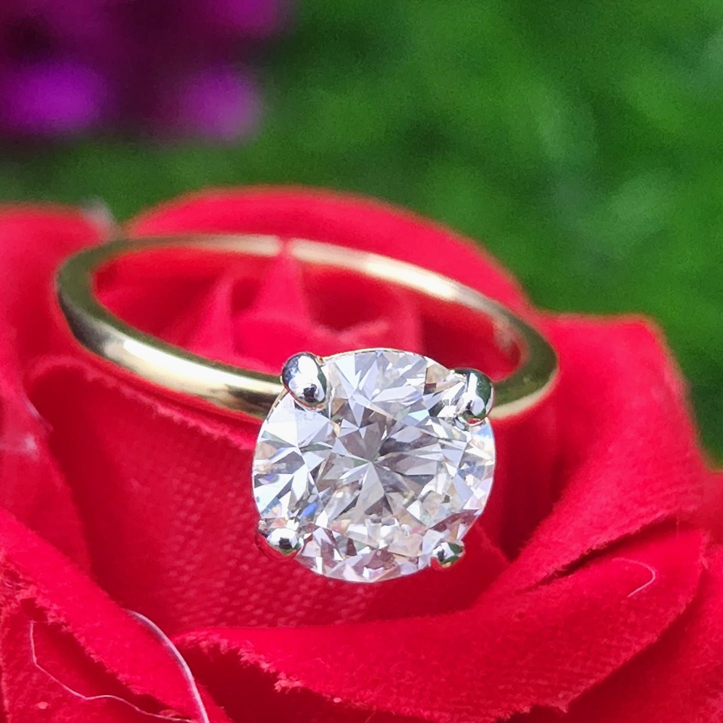 Engagement Ring with a Round Brilliant Diamond